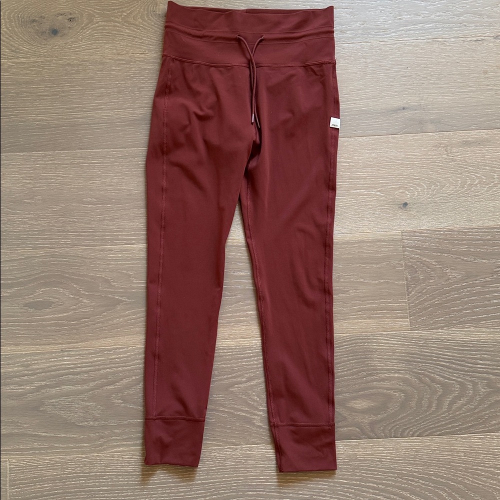 Vuori Women's Leggings in Burgundy